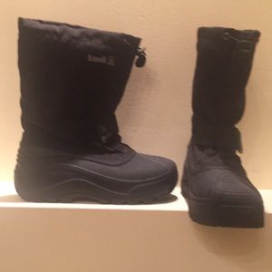 Like new snowcloud3. Snow boots